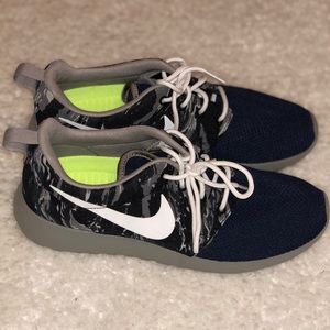 NWOT custom Nikes, size 8